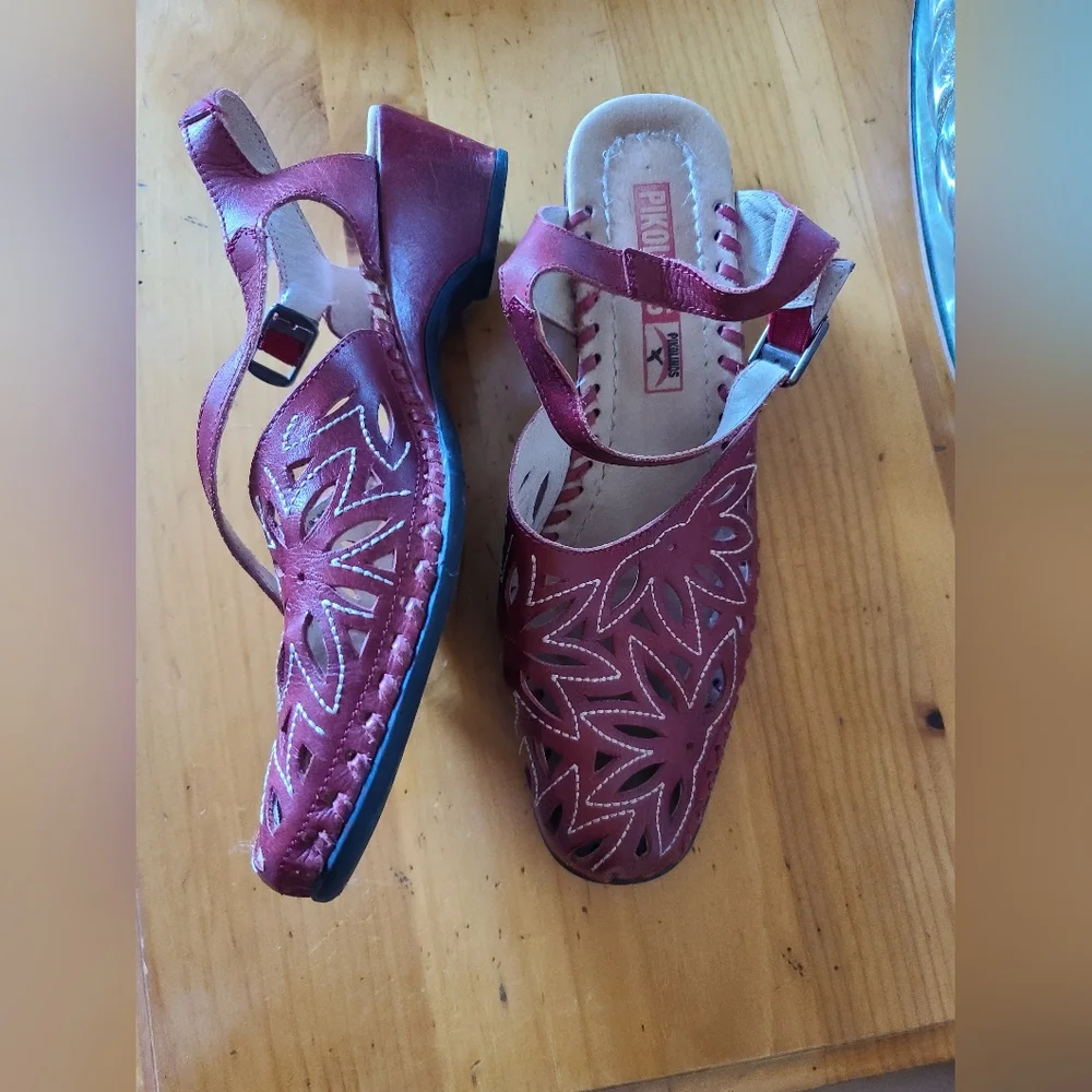 Sandals - Picture 1 of 7